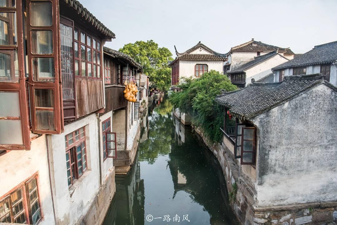 ……好我是男生 喜欢涂口红唇彩 和女装 你会介意嘛???可以做闺蜜吗???谢谢论坛 - 注重用户体验的红迪网平台
